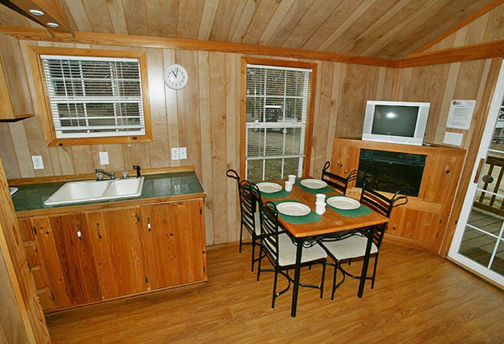 Arrowhead Camping Resort Deluxe Cabin 4 Douglas Center Exterior foto